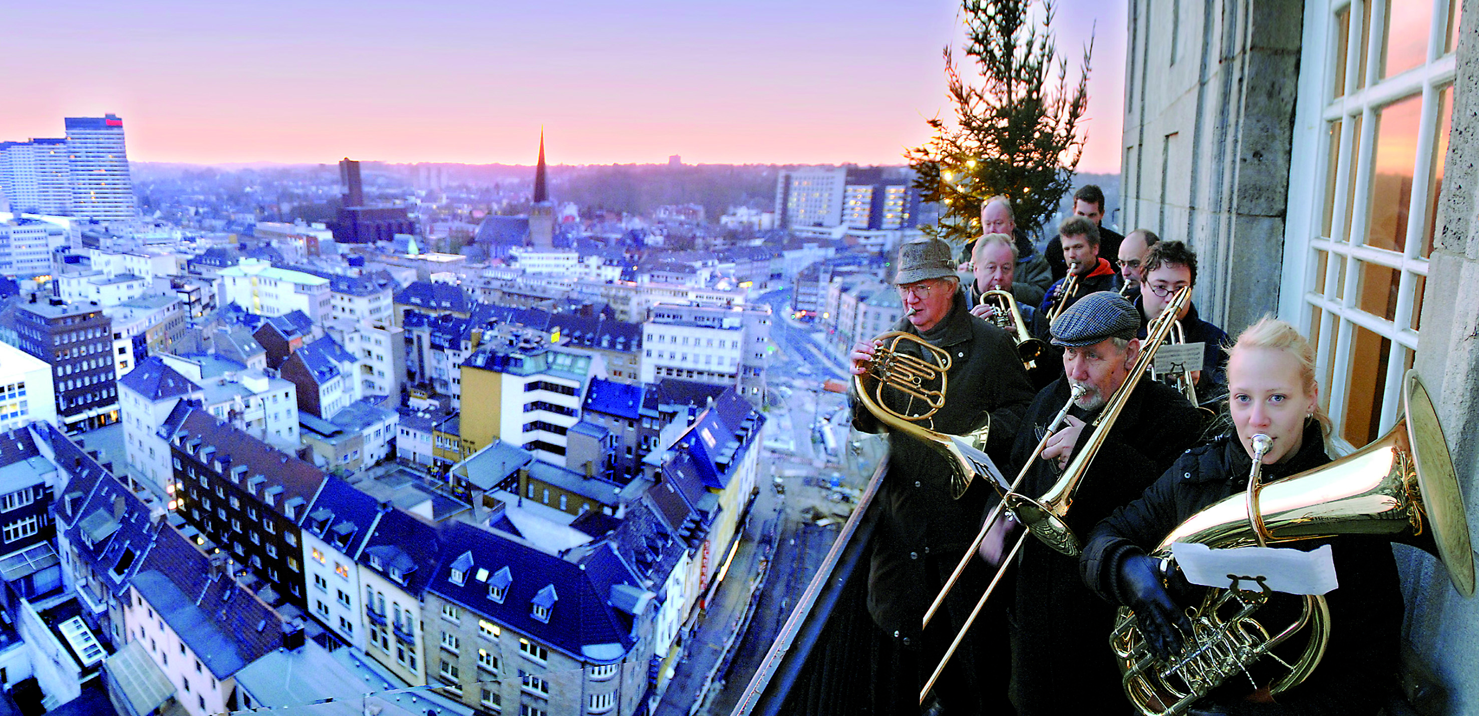 Sorgen am ersten Weihnachtsfeiertag für die musikalische Unterhaltung vom Rathausturm: die Turmbläser.