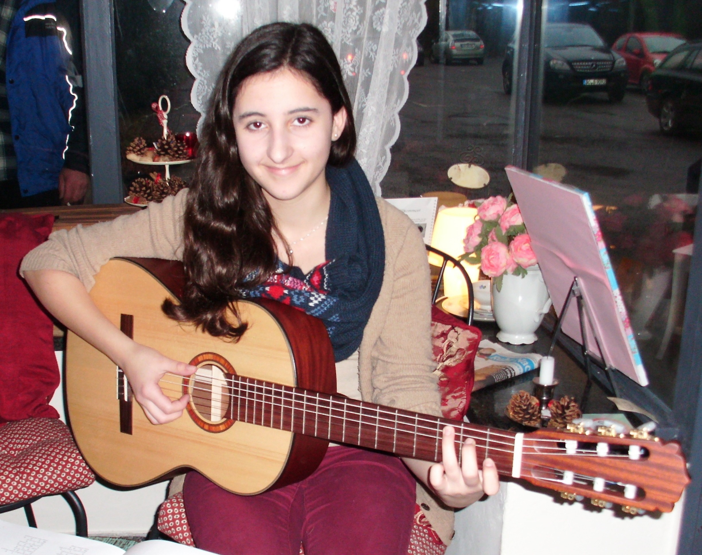 Julie Reis mit Ihrer Gitarre begeisterte die Zuhörer