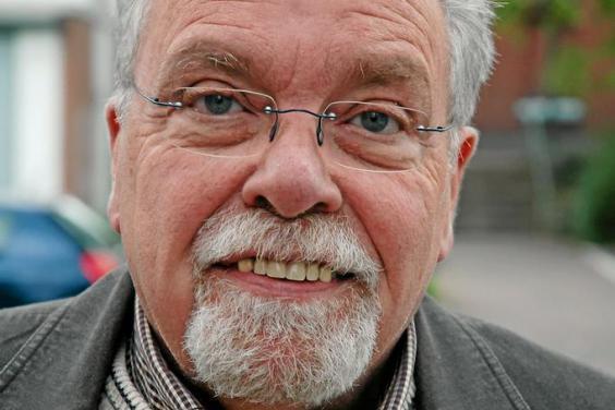 Hans-Willi Niemeyer ist Vorsitzender der Rhader SPD und stolz, die älteste Stadtteilzeitung einer Partei in der ganzen Region vorzulegen.