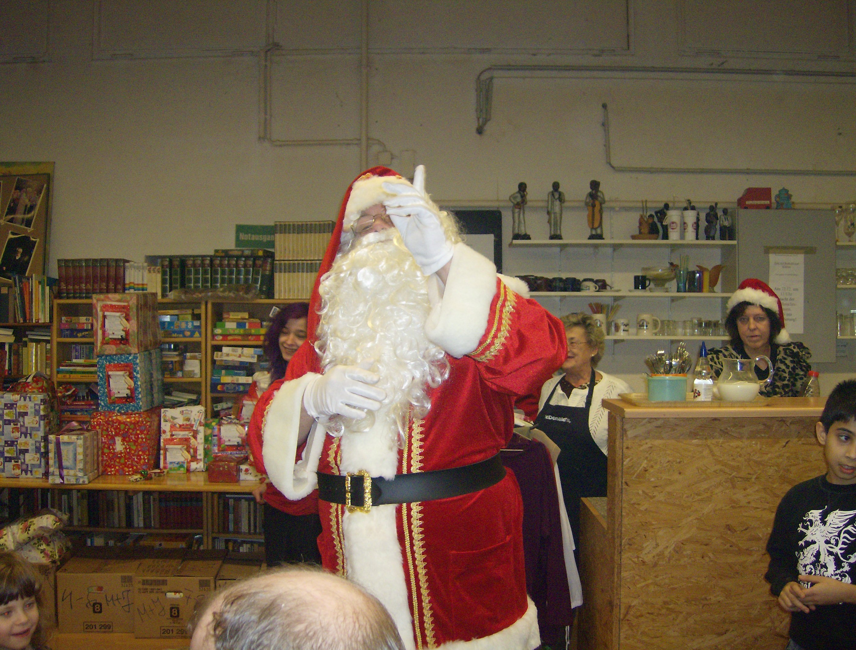 Santa dirigiert Nikolaus komm in unser Haus