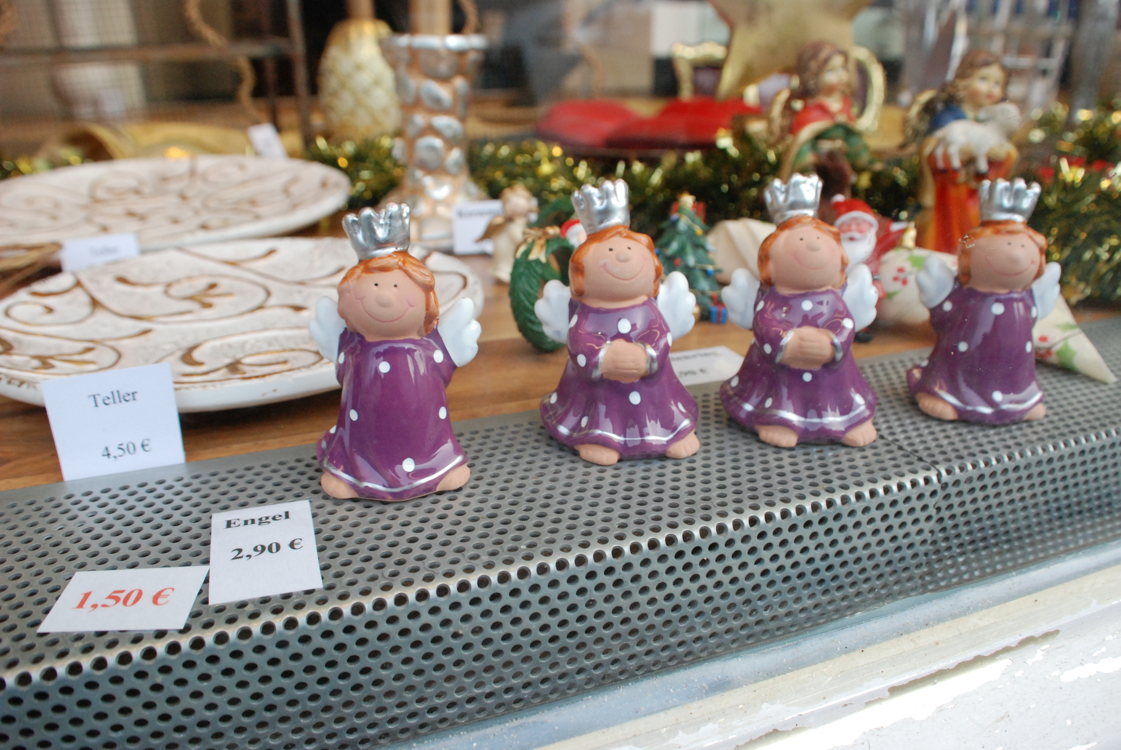 Günstig zu haben: Weihnachtsengel an Heiligabend... Fotos: Albrecht
