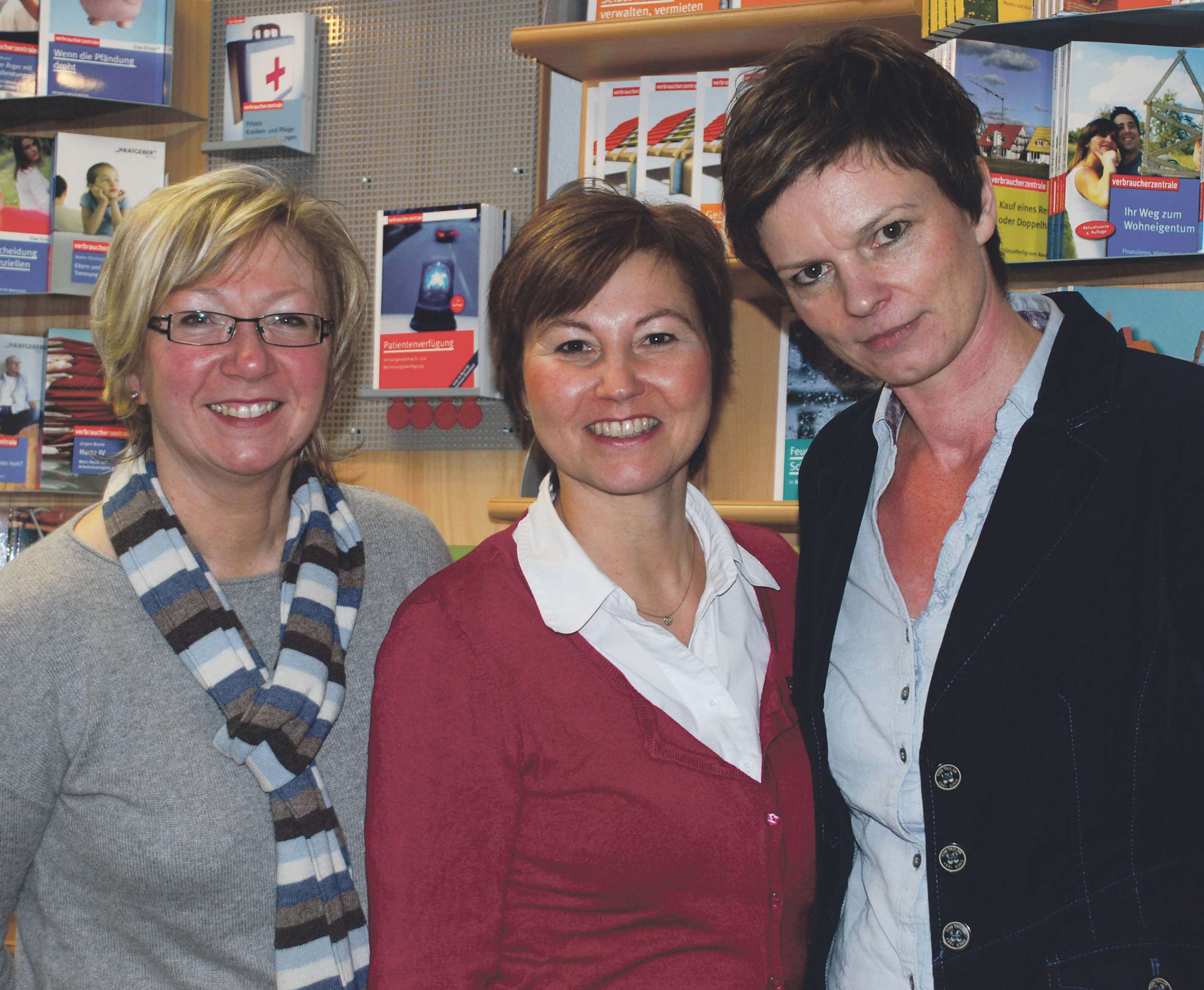 Neu im Team von Susanne Voss (Mitte): Rose Sommer (l.) und Melanie Kleefeld (r.). Foto: Wengorz