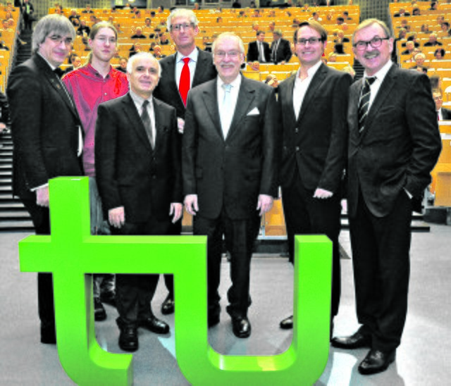 Das Foto zeigt (vl.) Metin Tolan (Prorektor Studium der TU Dortmund), Lars Koppers (Lehrpreisträger Kategorie Studierende), Prof. Wolfram F. Richter (Lehrpreisträger Kategorie Lehrende), Albrecht Ehlers (Kanzler der TU Dortmund), Manfred Sauer (Bürgermeister der Stadt Dortmund), Janis Brinkmann (Preisträger Martin-Schmeißer-Medaille) und Prof. Bodo Weidlich (Vorsitzender Gesellschaft der Freunde der TU Dortmund).