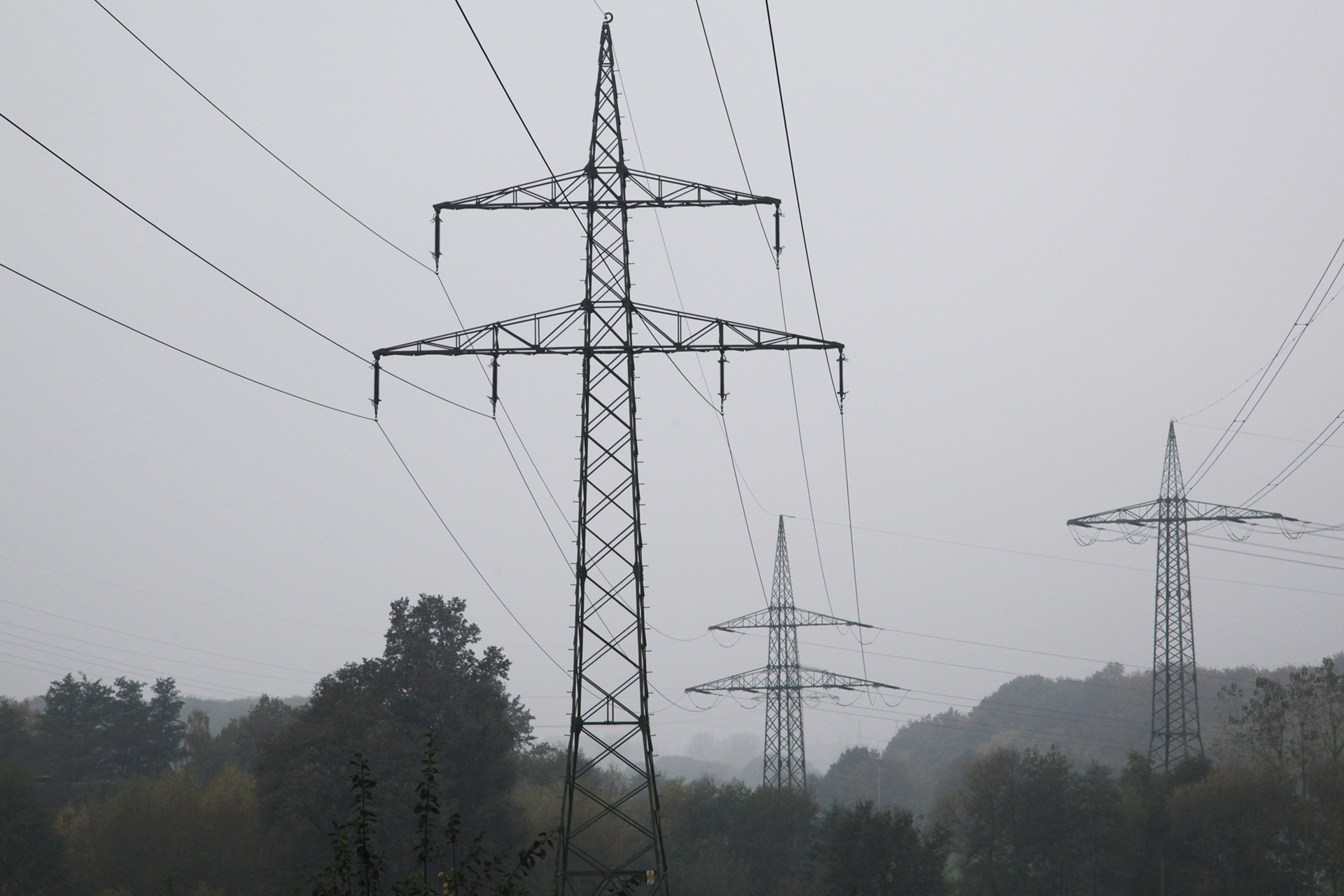 Der erste Strom aus dem Trianel-Kraftwerk fließt in die Leitungen.