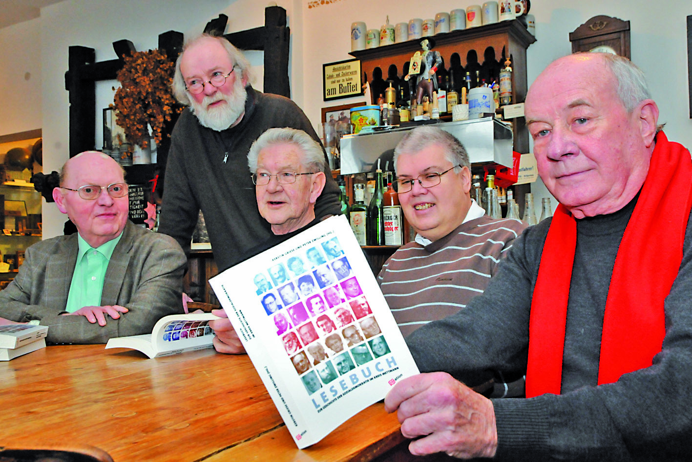 Das Autorenteam: Hans-Willi Meyer (von links), Reinhard Schneider, Hermann Schwarze, Reiner Klinger und Hermann Schmidt. Foto: Banger