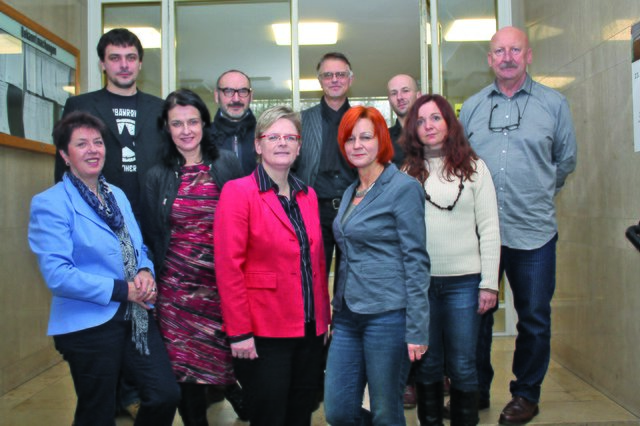 Kreis-Kulturdezernentin Ulrike Haase (links), Biennale-Projektleiterin Meike Utke (vorne, Mitte) und Intendant Uwe Muth (hinten, Mitte) begrüßten die polnischen Partner im Neanderland.