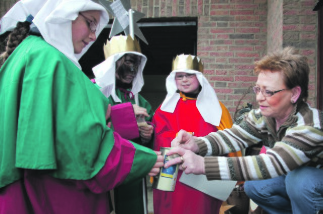 Bald ziehen die Sternsinger wieder um die Häuser und singen für Spenden - für jene Altersgenossen auf der Welt, denen es nicht so gut wie ihnen selbst geht.