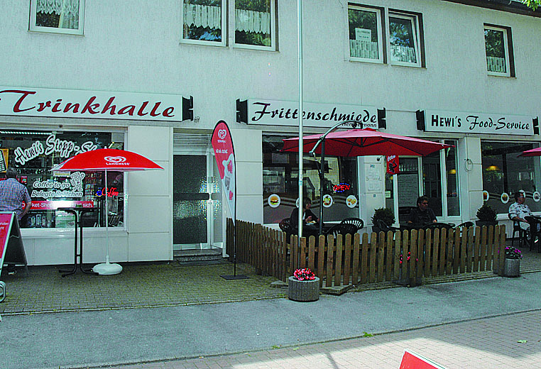Täglich ist „Hewi´s Food-Service“ samt angrenzendem Verkaufskiosk „Hewi´s Stopp-Shop“ in Rentfort, Kirchhellener Straße 89, geöffnet. Und das freut die Gäste, die sich auf frisch zubereitete Gerichte und sowie Gastfreundlichkeit oder auch einen guten Kaffee samt belegten Brötchen am frühen Morgen freuen.