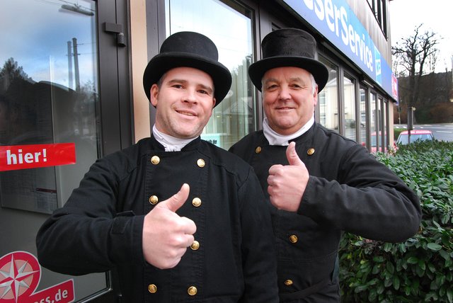 Bernd Hundertmark und Sohn Sascha sind als Schornsteinfeger echte Glücksbringer.