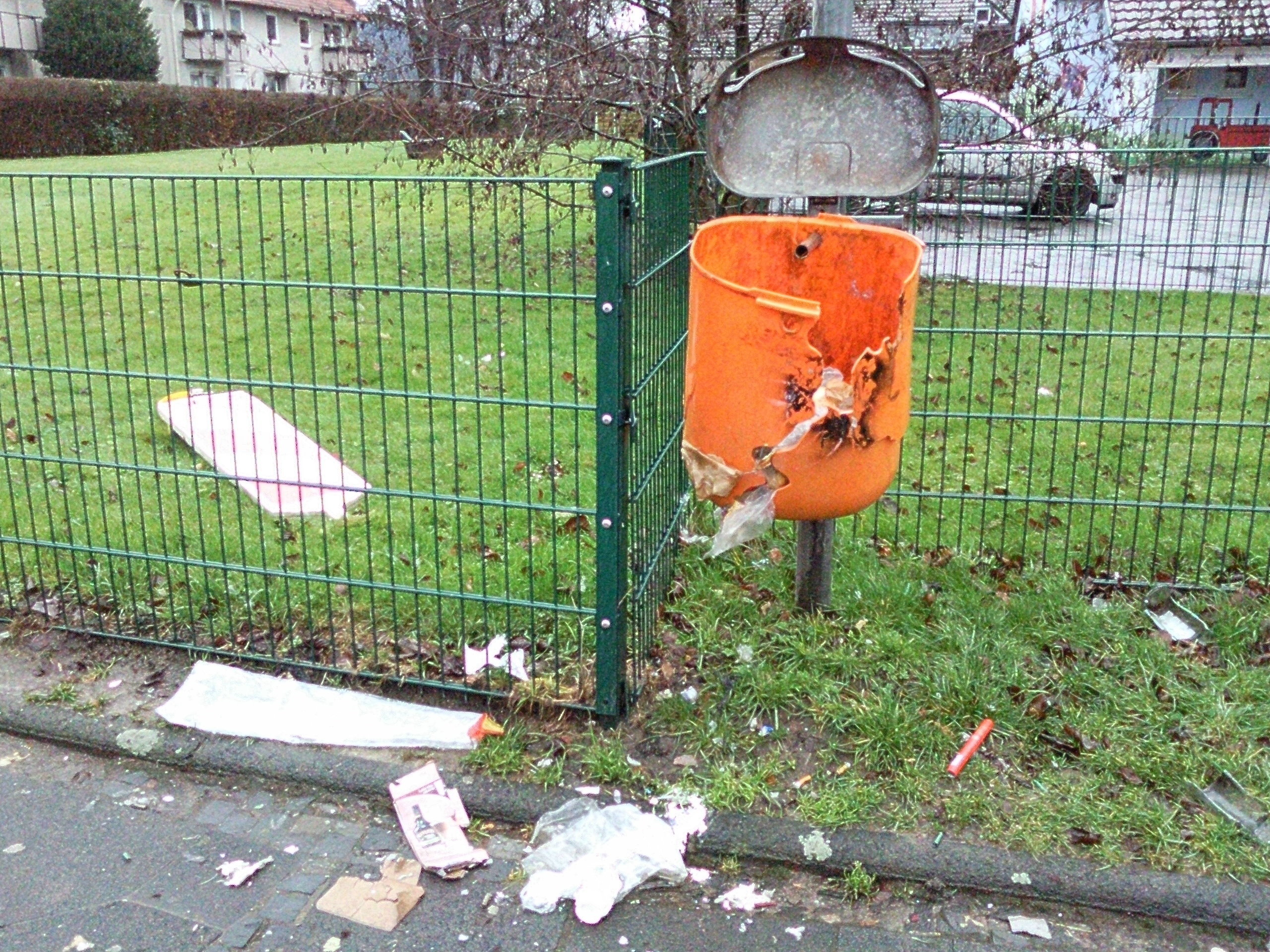 Völlig zerstört dieser Behälter.