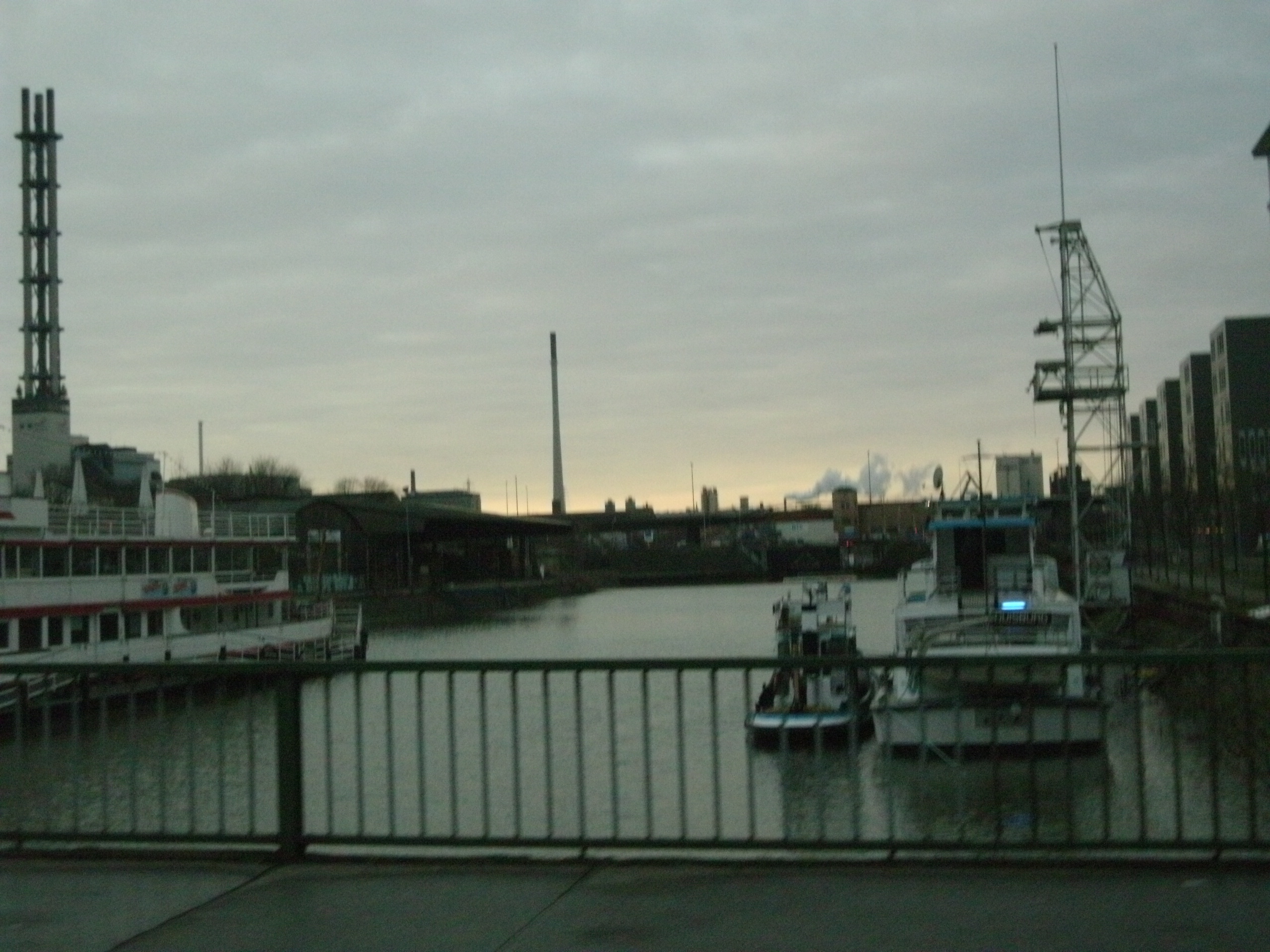 Blick von der Schwanentorbrücke Richtung Sperrschleuse