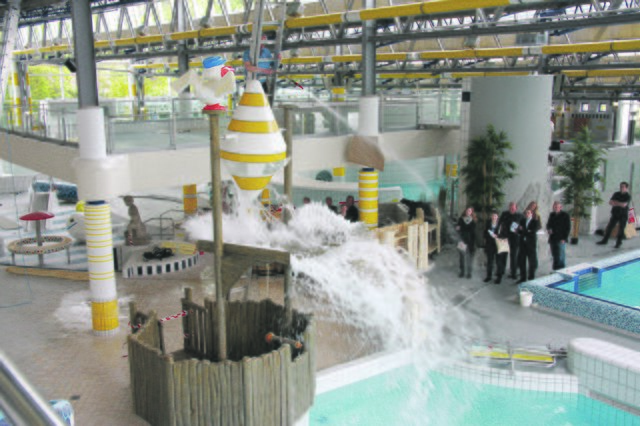 Das Freizeitbad Düsselstrand wird am Sonntag, 13. Januar, Schauplatz einer nass-spaßigen Renn-Premiere.