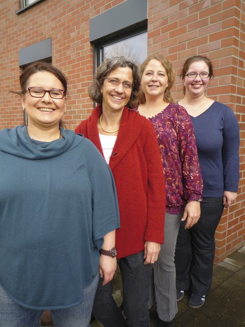 Das Team des „Bunten Kreises“ mit (v.l.) Katharina Kroh (Kinderkrankenschwester), Dr. Almut Weitkämper (Oberärztin an der Klinik für Kinder- und Jugendmedizin), Andrea Träger (Nachsorgemitarbeiterin) und Evelyne Slabosz (Sozialarbeiterin).