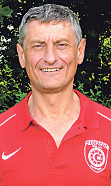 Trainer Peter Kursinski muss mit seinen Jungs von Bezirksligist Hedefspor Hattingen als erste der Hattinger und Sprockhöveler Mannschaften schon wieder am Sonntag, 27. januar, 14.30 Uhr beim FSV Gevelsberg um Punkte spielen.