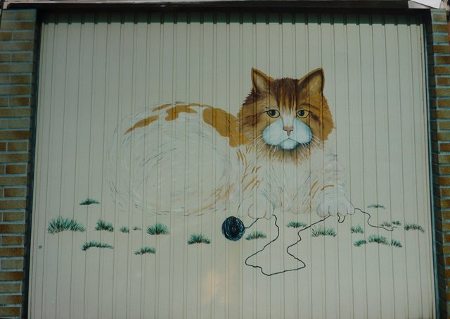 Farbiges sieht schöner aus - Kunst am Garagentor (2) - Essen-Süd