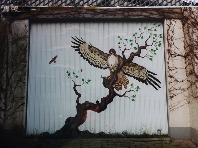 Farbiges sieht schöner aus - Kunst am Garagentor (2) - Essen-Süd