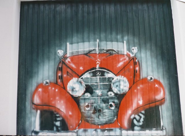 Farbiges sieht schöner aus - Kunst am Garagentor (2) - Essen-Süd