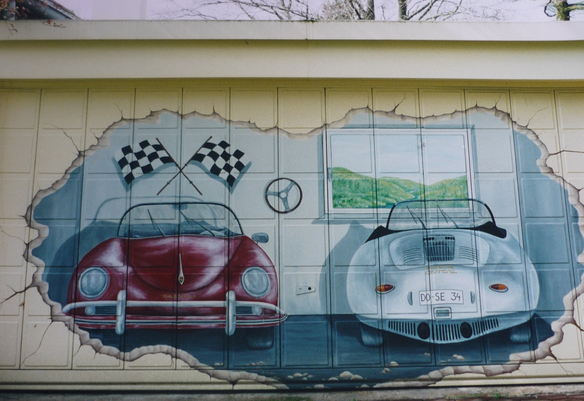 Farbiges sieht schöner aus - Kunst am Garagentor (2) - Essen-Süd