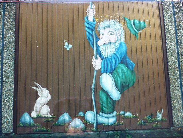 Farbiges sieht schöner aus - Kunst am Garagentor (2) - Essen-Süd