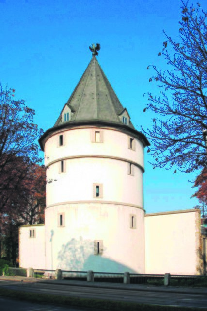 Der wieder aufgebaute Adlerturm beherbergt das Kindermuseum.