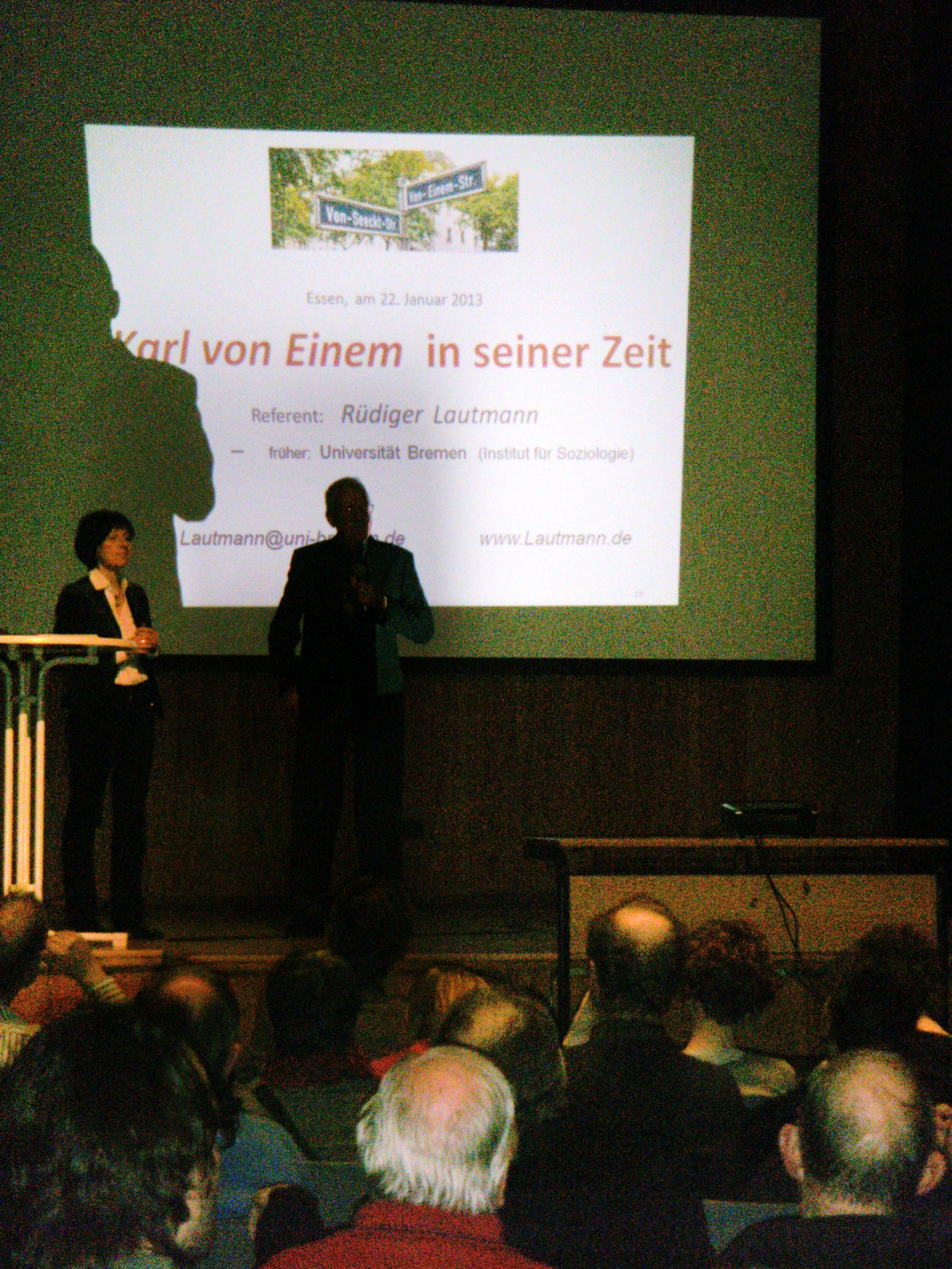 Prof. Lautmann: Von der letzten Jahrhundertwende in afrikanischen Kolonialkriegen, über die deutschen Gasangriffe des ersten Weltkriegs, die Dolchstoßlegende vom Kriegsende im November 1918, bis hin zur Zerstörung der Weimarer Republik und den Machtantritt der Nationalsozialisten 1933 - Karl von Einem war immer effektiv auf Seiten der Eroberungspolitiker .