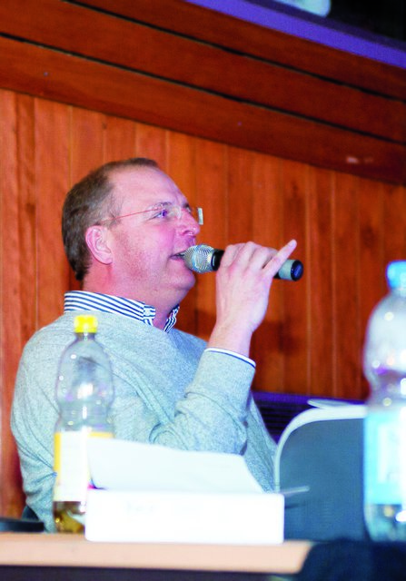 Zusammen mit Sybille Meier träft Boris Orlowski den Großteil der Verantwortung in der Organisation des Indoor-Cup in Kettwig.