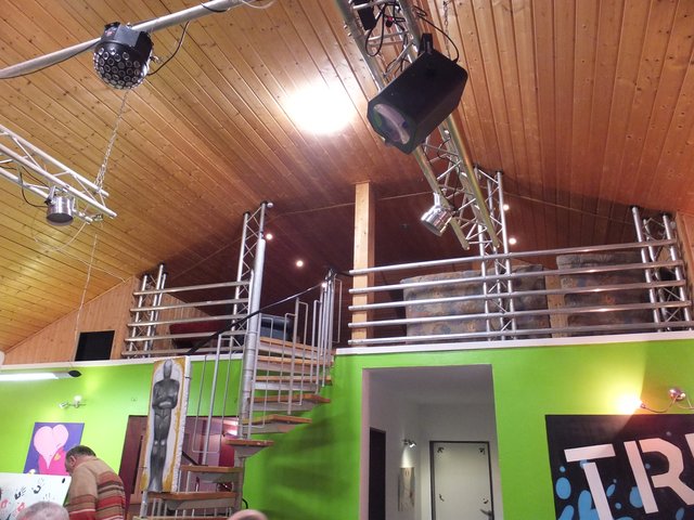 Blick auf den Relaxbereich und die Lichtanlage