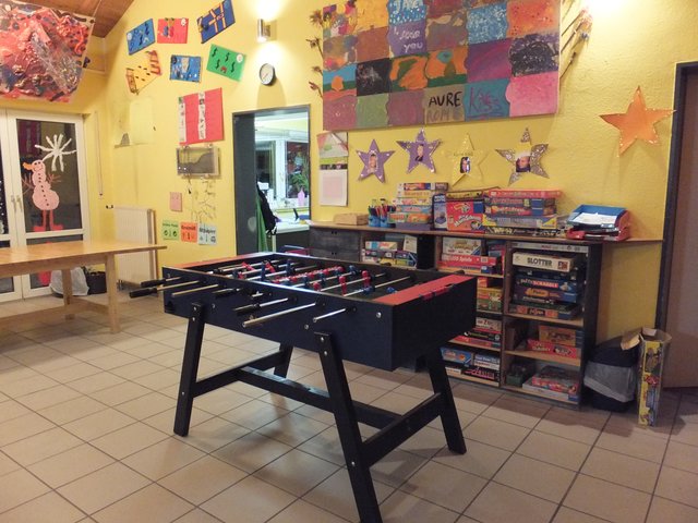 Viele Spiele sind vorhanden und auch die Fußballfreaks können sich am Kicker messen