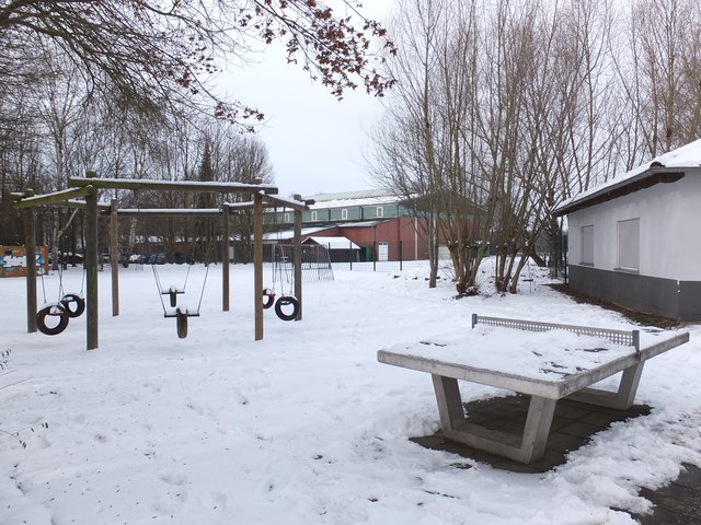 Außen-Spielbereich - hier kann auch Fußball und Tischtennis gespielt werden