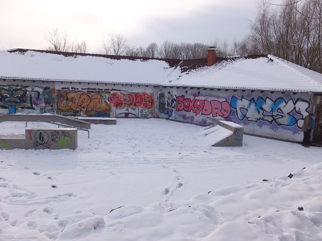 Der äußere hintere Bereich des Gebäudes wurde von Jugendlichen gestaltet