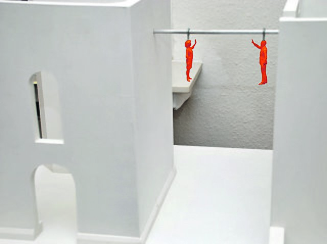 Ein umstrittenes Projekt „Begegnungen“ möchte Thomas Koch am Durchgang zum Krämersdorf realisieren. Hier begegnen sich an einem Stahlseil zwei lebensgroße, je vierzig Kilogramm schwere Aluminium-Figuren, die sich im Alltag begrüßen. Im Unterschied zum Modell soll das Seil aber an der rechten Seite freischwebend sein. Hier ist der Künstler auf Sponsorensuche.Foto: Pielorz