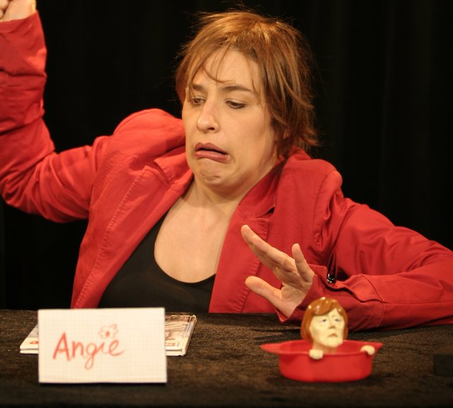 Eva Eiselt als Angela Merkel. Foto: Veranstalter
