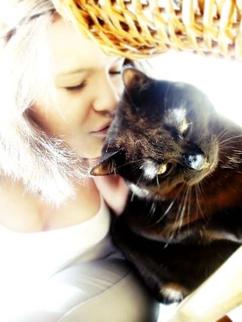 Ich mit meinem mittlerweile verstorbenen Kater Lemmy , bild von 2011