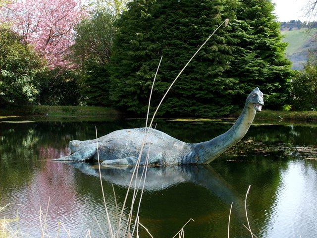 Das Ungeheuer von Loch Ness: ES LEBT!!!!