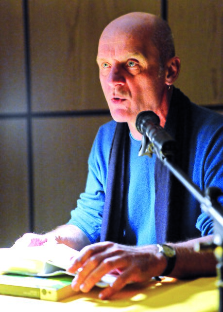 Jörg Juretzka war der erste Leser der Veranstaltung. Kurier-Foto: Bangert