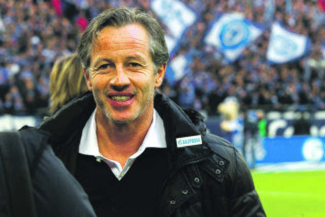 Jens Keller war zuletzt besser gelaunt. Kein Wunder, mit ihm spielte der S04 zuletzt wesentlich besser. Foto: Gerd Kaemper