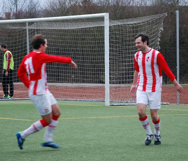 Christian Baron (rechts) erzielte am letzten Sonntag als "Joker" beide Höntroper Treffer. FOTO: Peter Mohr