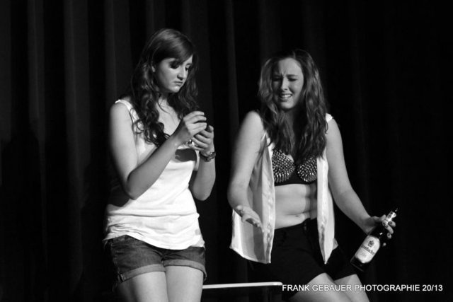 Shannon Buschhoven (Anna) & Linda Ahrens (Alex) | Foto: Frank Gebauer