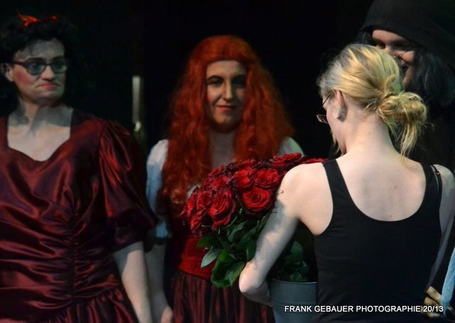 Rosen für die Darsteller | Foto: Frank Gebauer