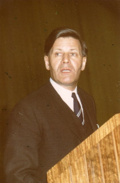 Die meisten deutschen nannten ihn Schmidt-Schnauze: Helmut Schmidt bei seiner Rede in der überfüllten Grugahalle.