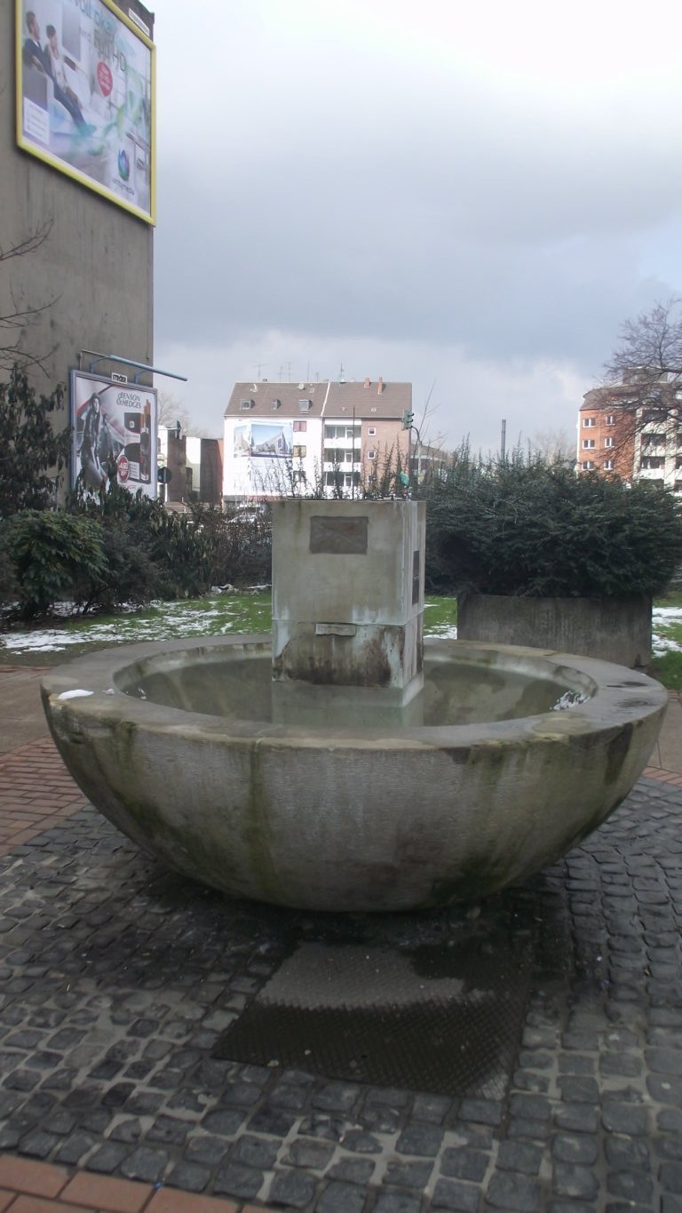 Vereister Brunnen am Sonnenwall