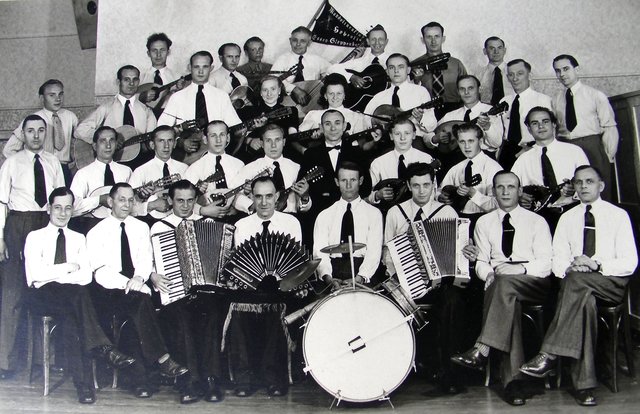 Der Mandolinenverein von Essen Stoppenberg mit Opa Walter Schulte - 14.8.1949