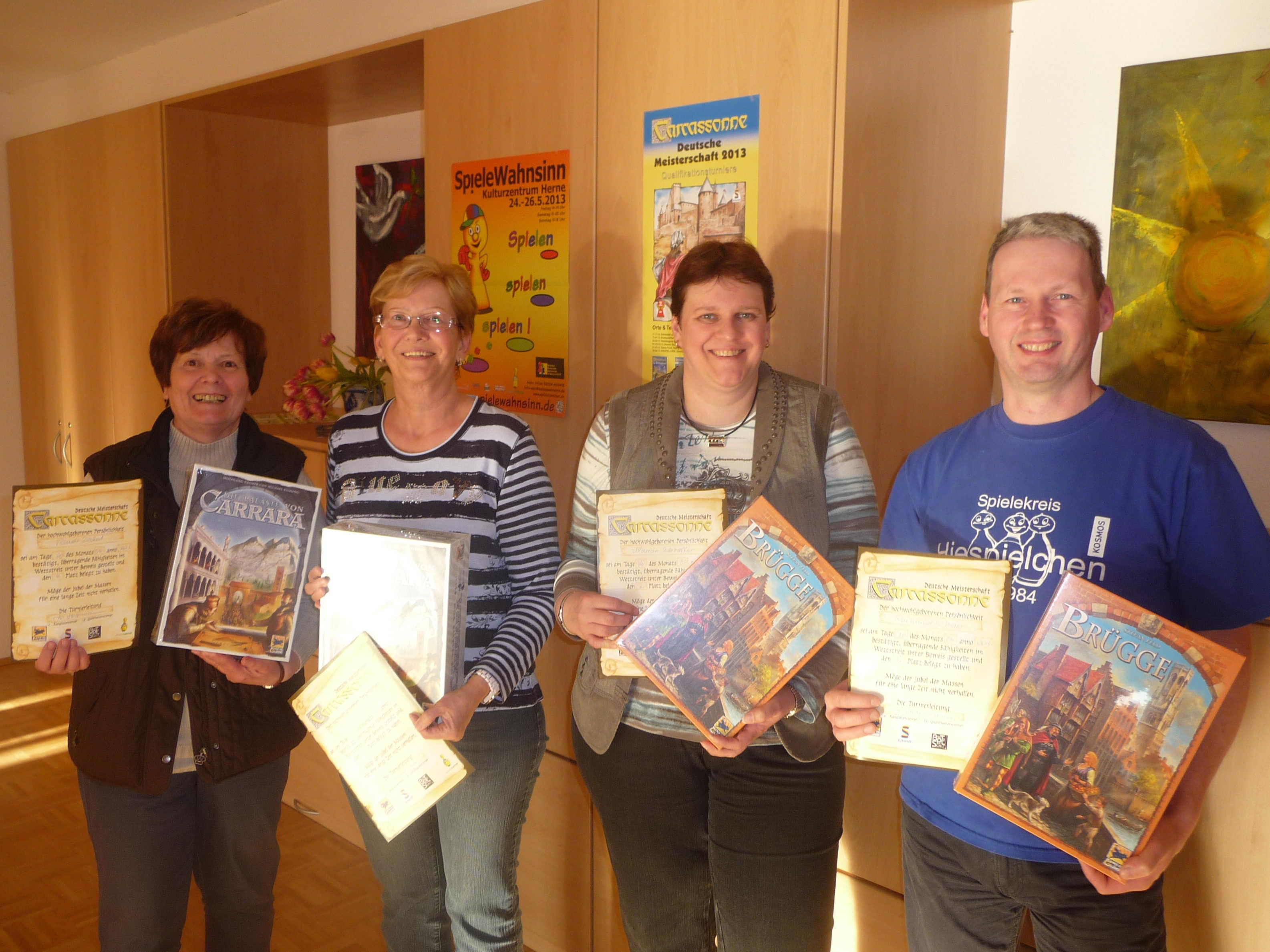 Die Sieger des Qualifikations-Turniers in Hiesfeld. Von rechts: Sieger Raimund Dreier, Zweite Marion Weirather, 3. Monika Wawrzyniak, 4. Renate Dechert.