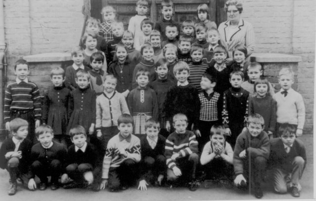 1966 - Antoniusschule Freisenbruch, Einschulungsjahrgang mit Frau Siebrecht