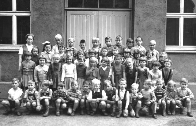 1957 - Nikolausschule in Stoppenberg, 1. Schuljahr mit Fräulein Lange