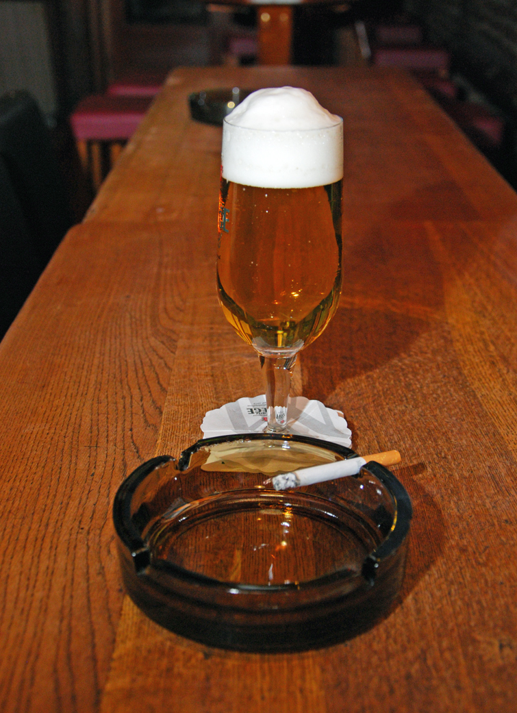 Ein Gläschen Bier in der Kneipe und dazu eine Zigarette. Außer in den eigenen vier Wänden ist es damit ab 1. Mai vorbei.