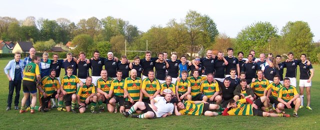 Gute Freunde: Bochum / Witten RFC und Abingdon RFC nach dem Spiel