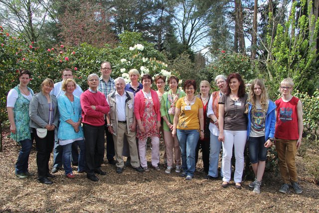 Die Mitglieder von "Isselburg-Creativ" zeigten heute in der Baumschule Bollwerk Kunst in ganz unterschielichen Stilrichtungen (Foto: Frithjof Nowakewitz)