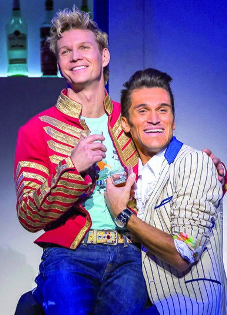 Uli Scherbel als Fred (links) in Kostüm und Maske mit Bühnenpartner Vladimir Korneev als Costa. Foto: stage