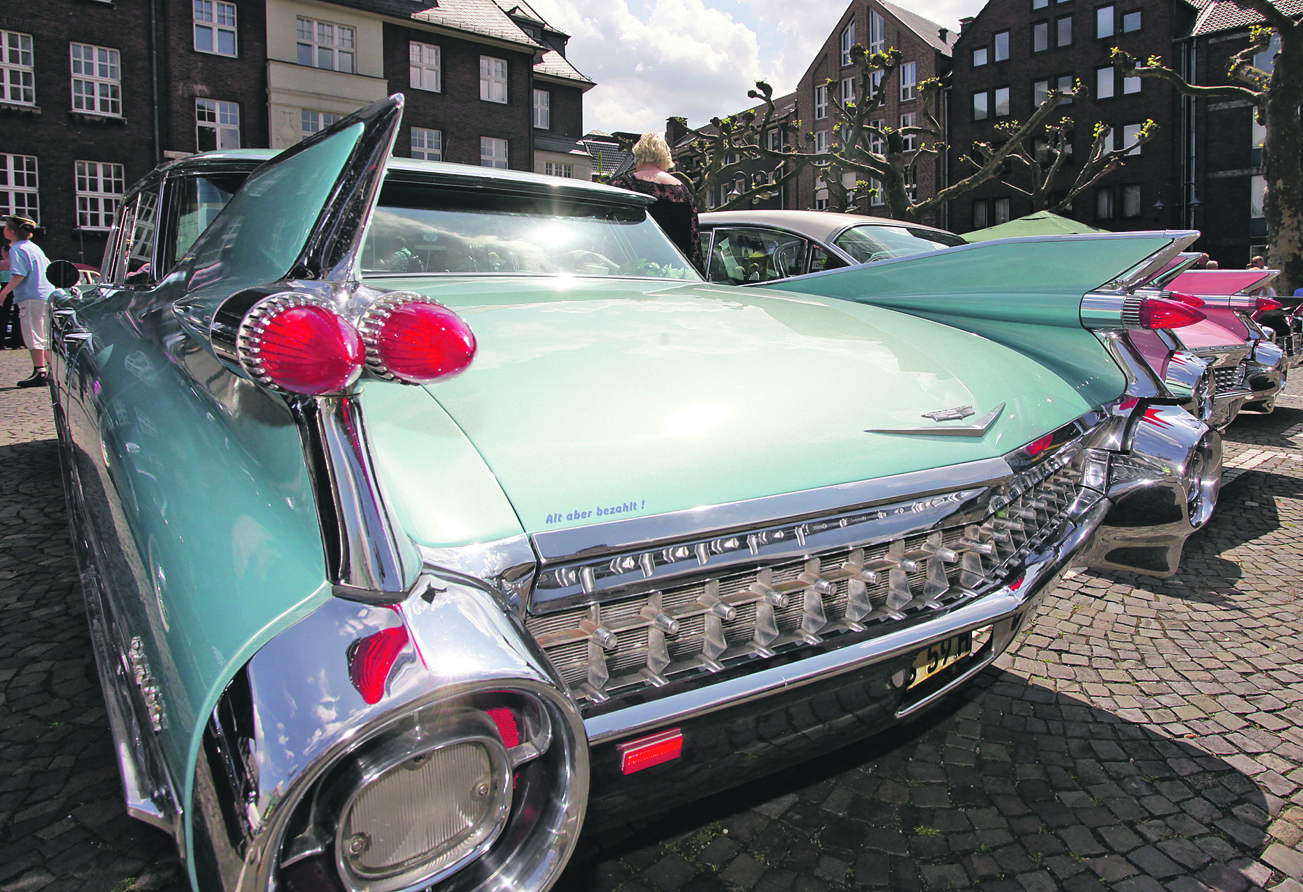 Viel blitzendes Chrom und auf Hochglanz polierter Lack blenden die Augen der Besucher, wenn am Sonntag wieder die
„Classic Cars“ vor dem Rathaus parken.
